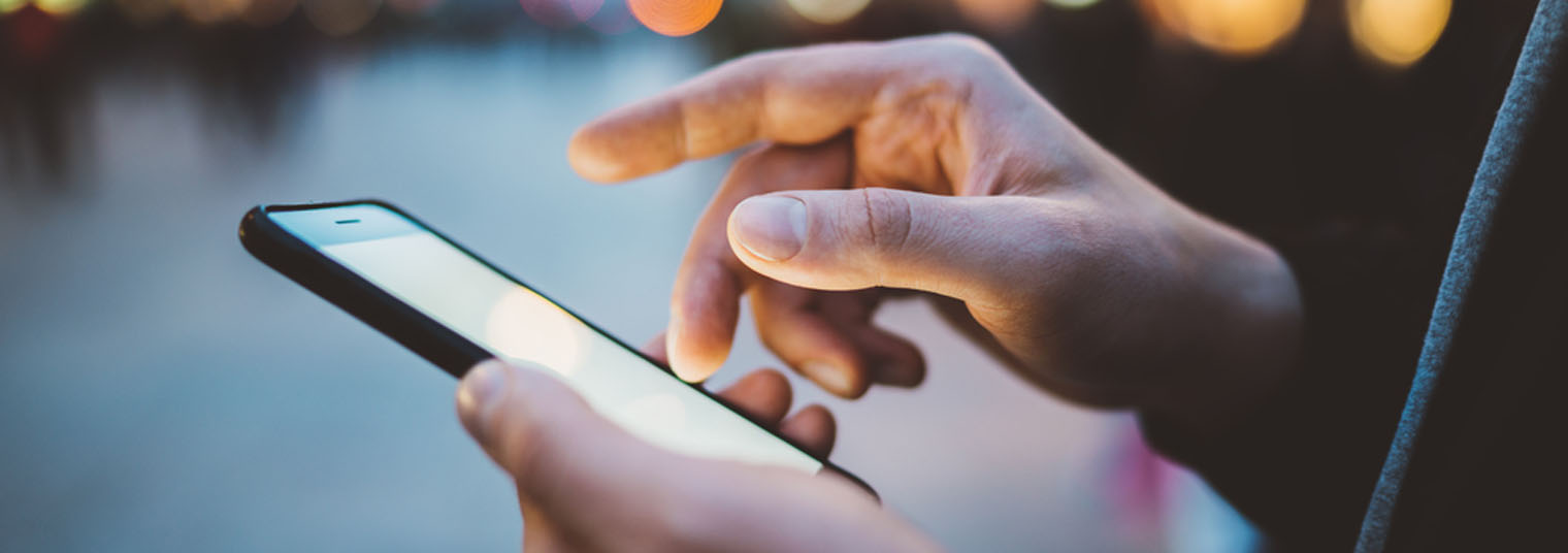 Who is behind the smartphone? An insight into mobile purchases